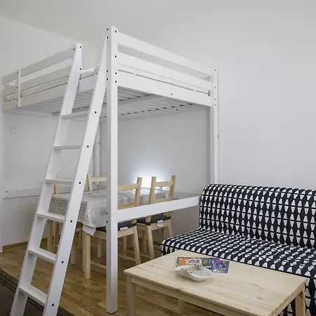 In The Center * Βελιγράδι